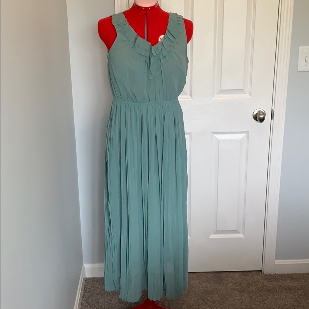 EUC boutique brand mint pleated maxi skirt